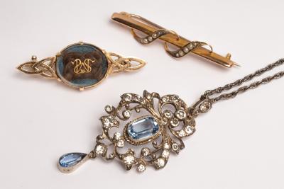 A 20th Century memorial brooch,