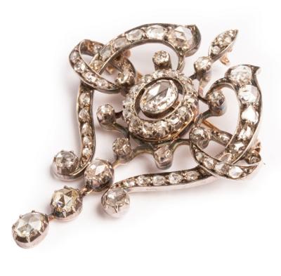 A late 19th Century diamond brooch pendant  36b632