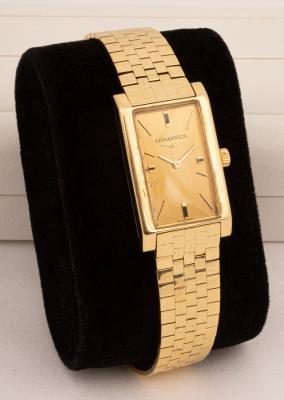 A Longines 18ct gold manual wind wristwatch,