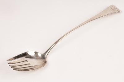 A George III silver serving fork  36b667