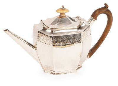 A George III silver tea pot, London