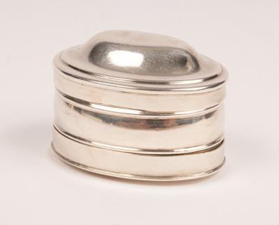 A George III silver nutmeg grater  36b68d