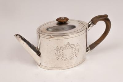 A George III silver teapot, Robert Hennell,