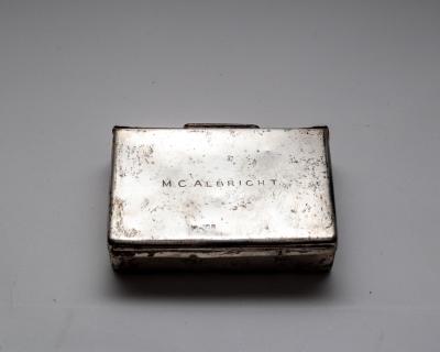 An Edwardian silver sandwich tin,