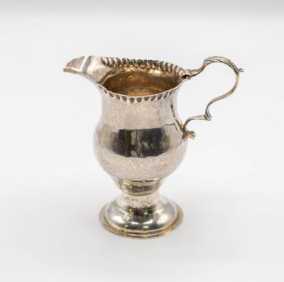 A George III silver cream jug  36b803