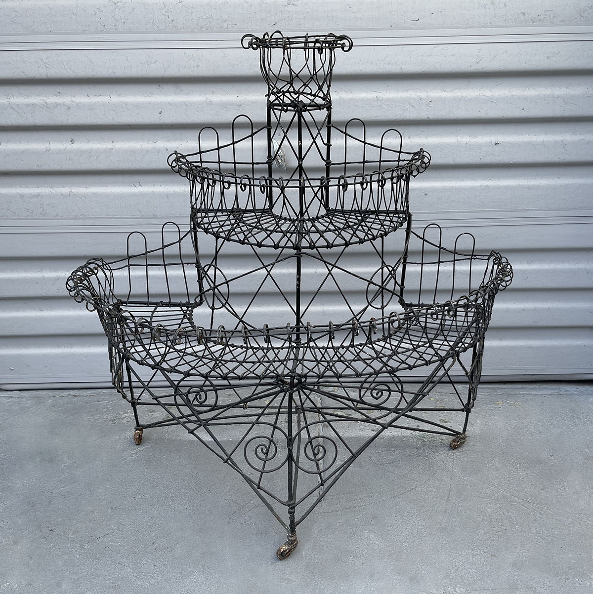 VICTORIAN 3 TIERED WIRE PLANTER: 3-