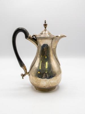 A George III silver hot water jug  36b83d