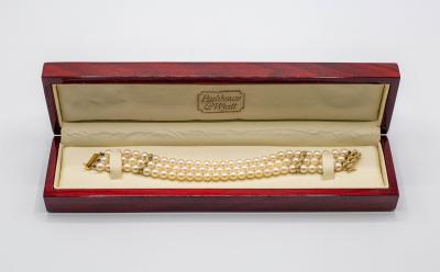 A triple-row cultured pearl bracelet,