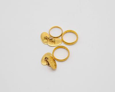 Two 22ct gold wedding banks, sizes