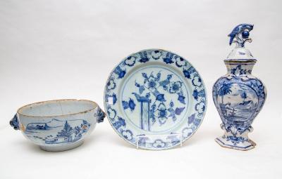 A Dutch Delft blue and white charger  36b8c4