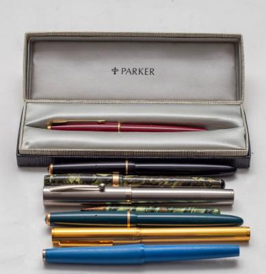 A Lady Parker pen and sundry others 36b913