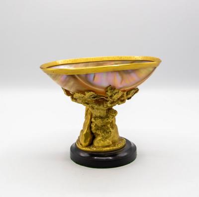 A mother-of-pearl shell bowl, the
