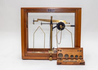 A set of scales by Griffin & George