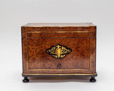 A Victorian burr wood cigar humidor  36b927