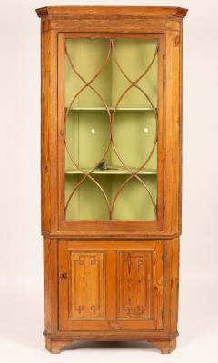 A pine corner cupboard with glazed 36b9e4
