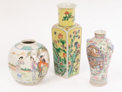 Three Chinese porcelain vases  36bb2d