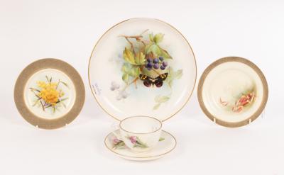 Three Royal Worcester plates with 36bb8f