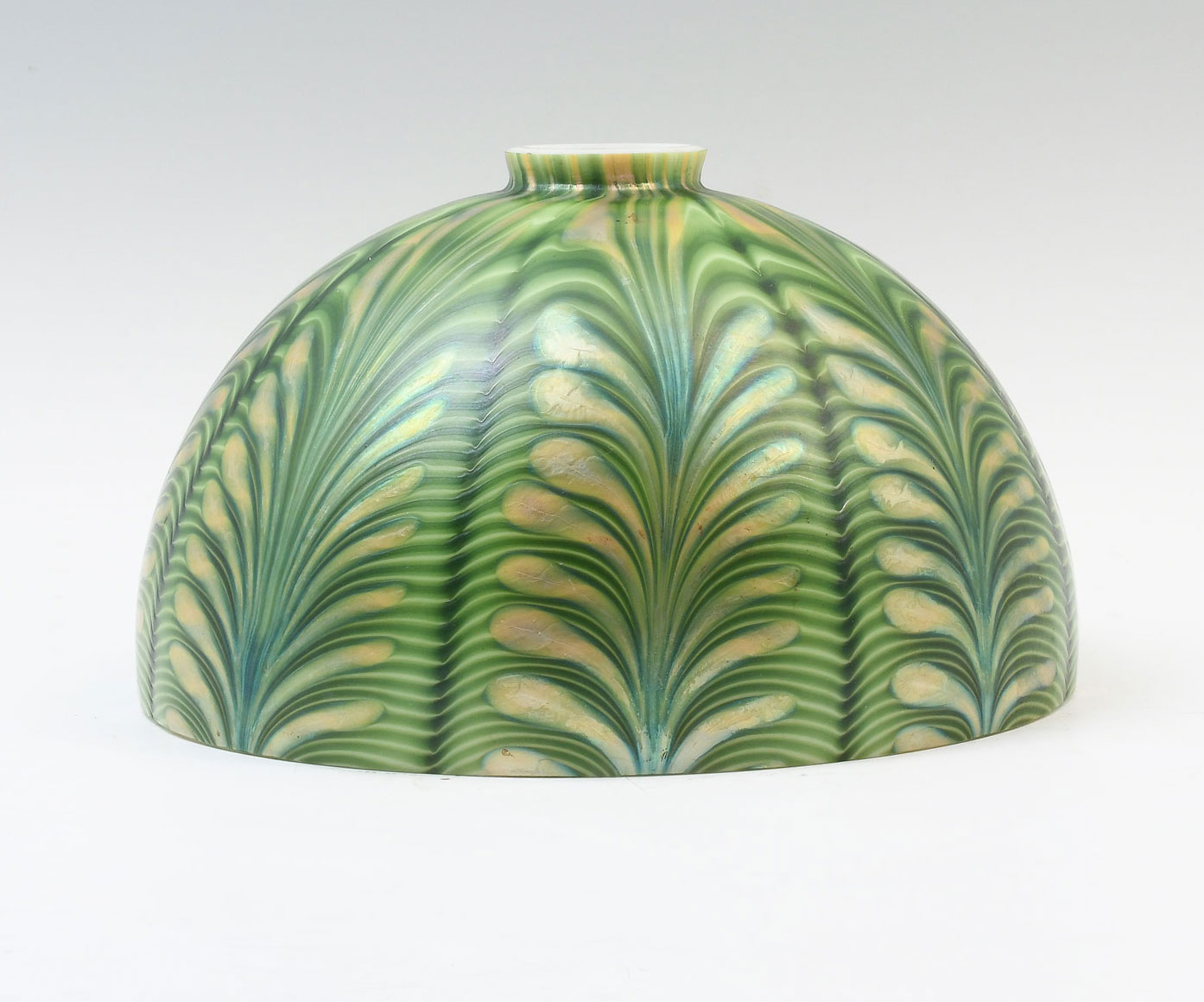 LUNDBERG STUDIOS ART GLASS LAMP SHADE: