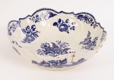 A Worcester blue and white junket dish/salad