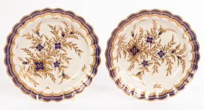 A pair of Worcester porcelain scalloped