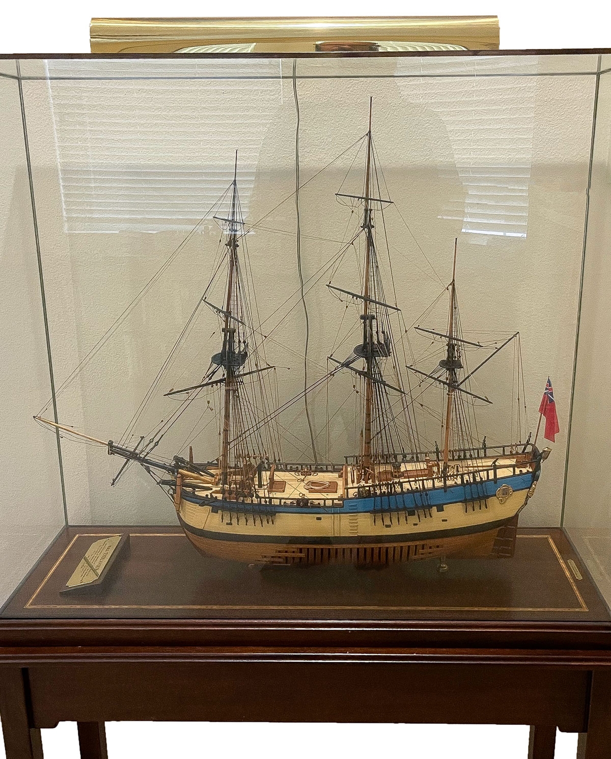 H M S ENDEAVOUR SHIP MODEL by HENRY 36bcd8