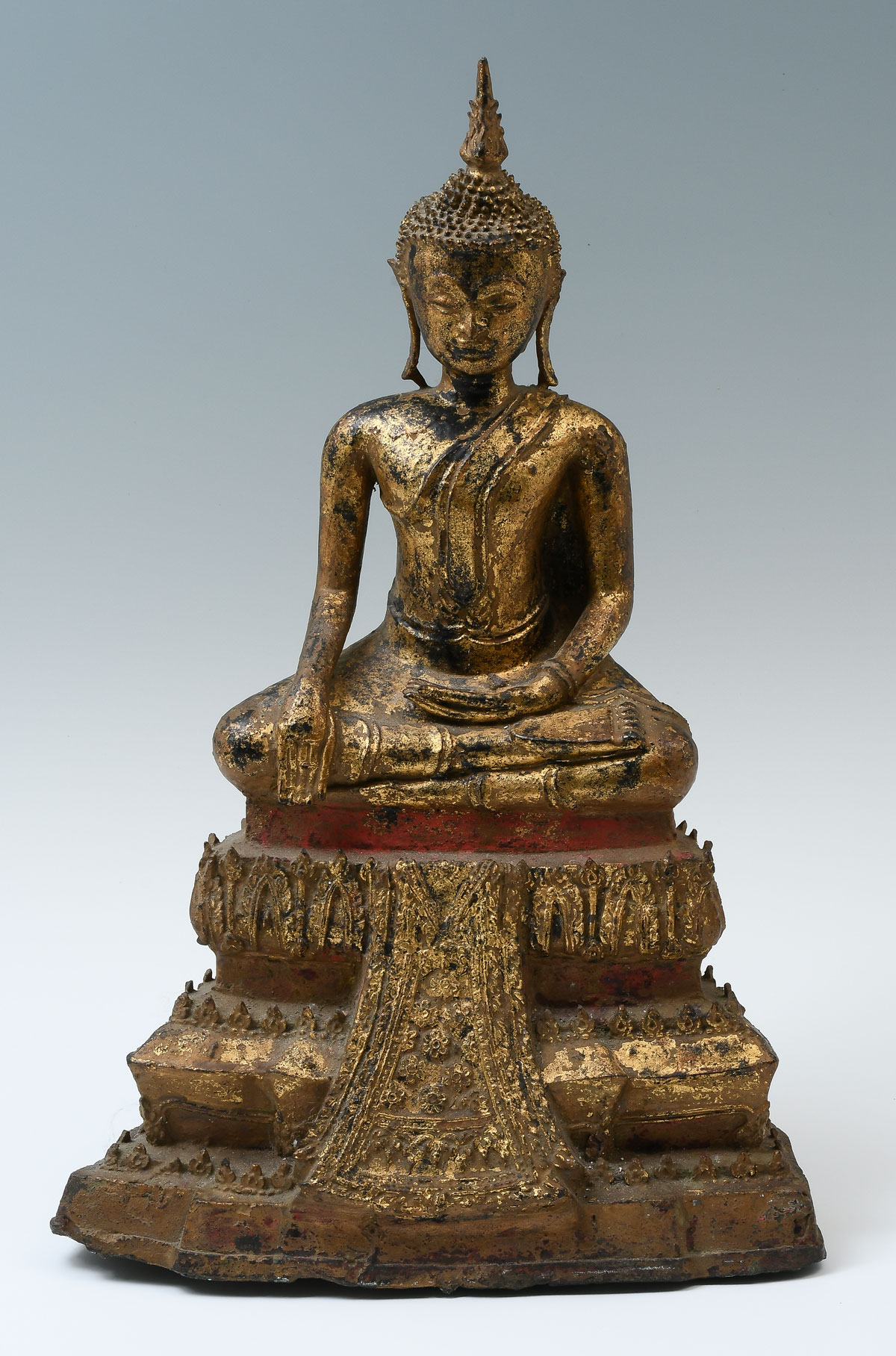 GILT BRONZE SEATED BUDDHA 19th  36bcdd