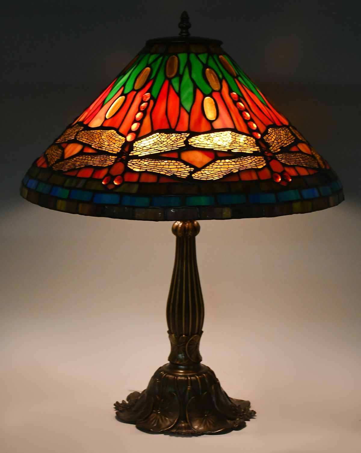 STAINED GLASS DRAGONFLY TABLE LAMP: