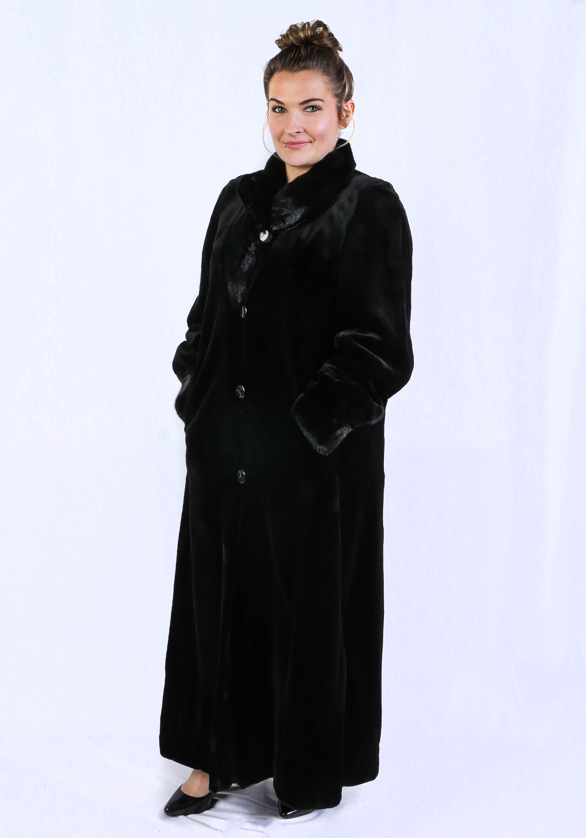 LUXURIOUS BLACK SHEARED BEAVER COAT