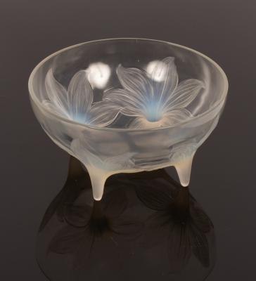 A Lalique Lys bowl opalescent 36bda7