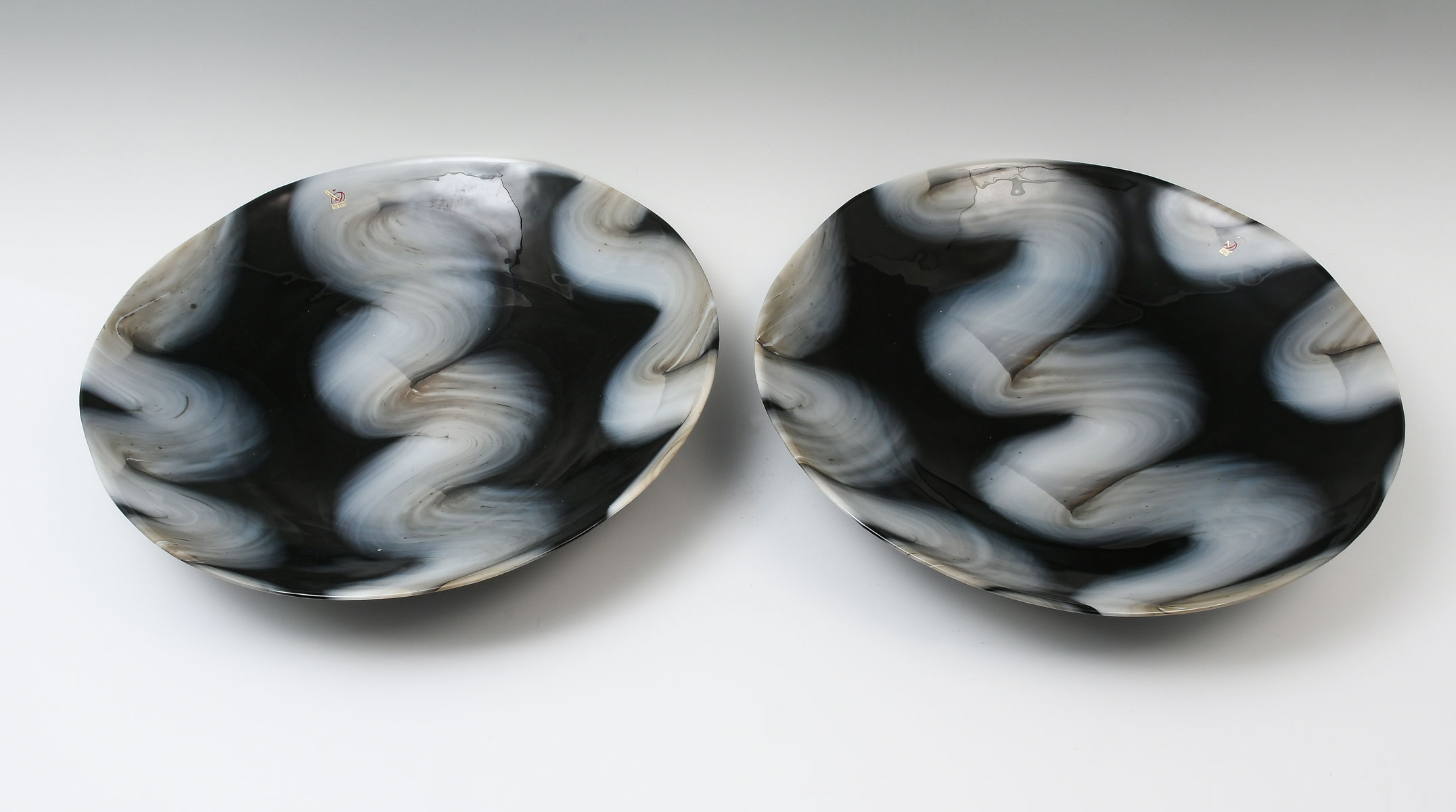 PAIR OF MURANO ART GLASS CHARGERS: