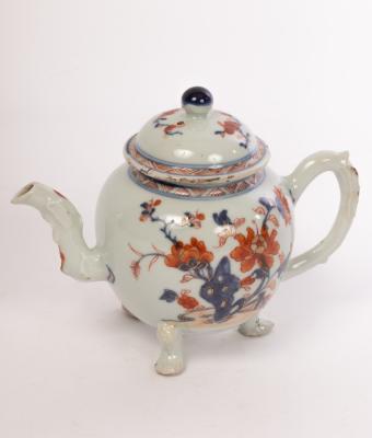 A Chinese Imari tripod globular teapot