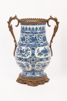 A Chinese blue and white vase,