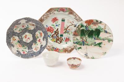 Five Chinese porcelain items to