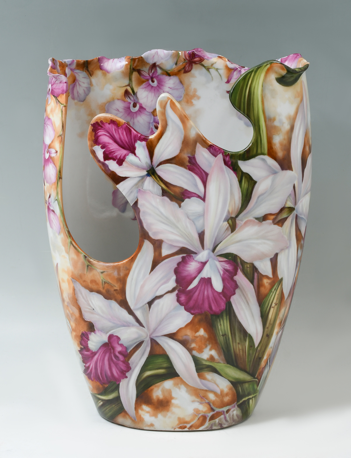 FINELY PAINTED FLORAL PORCELAIN VASE: