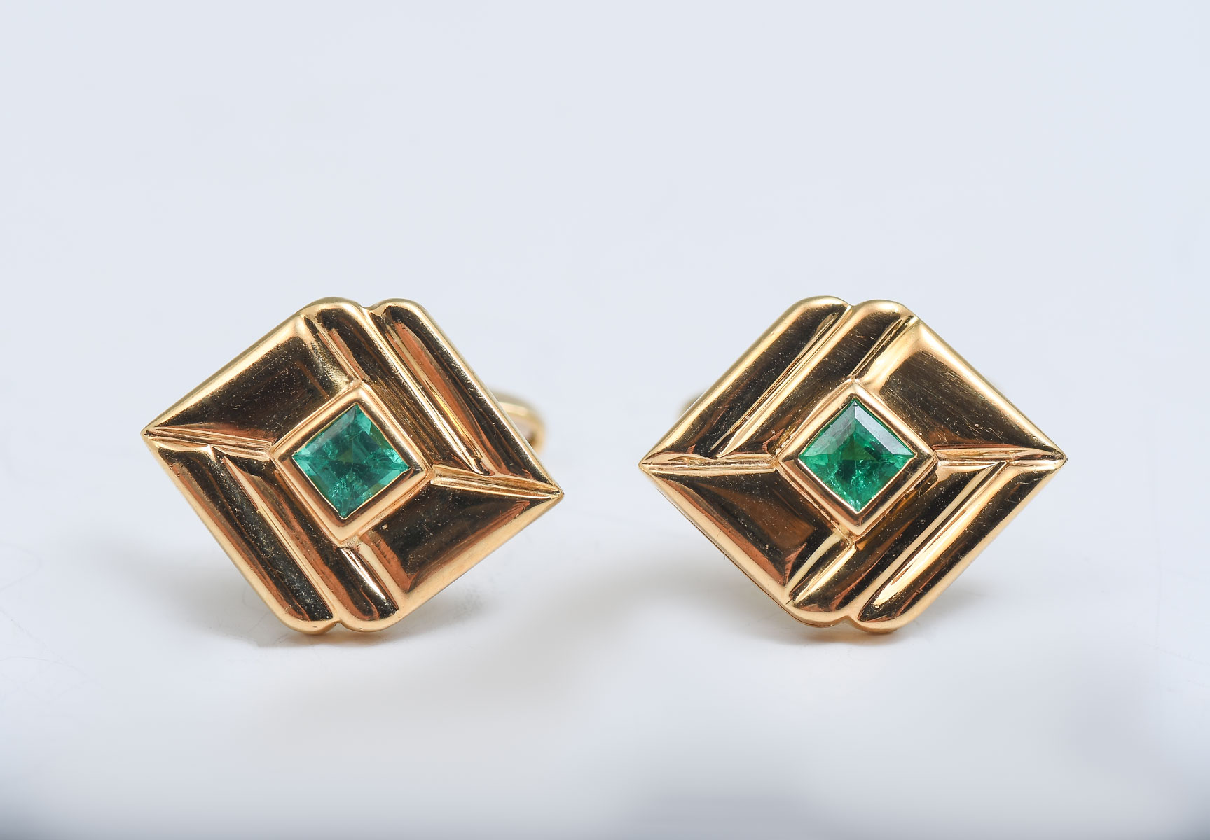 HANDSOME 18K EMERALD CUFFLINKS  36c0da