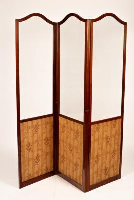 An Edwardian glazed mahogany screen 36c122