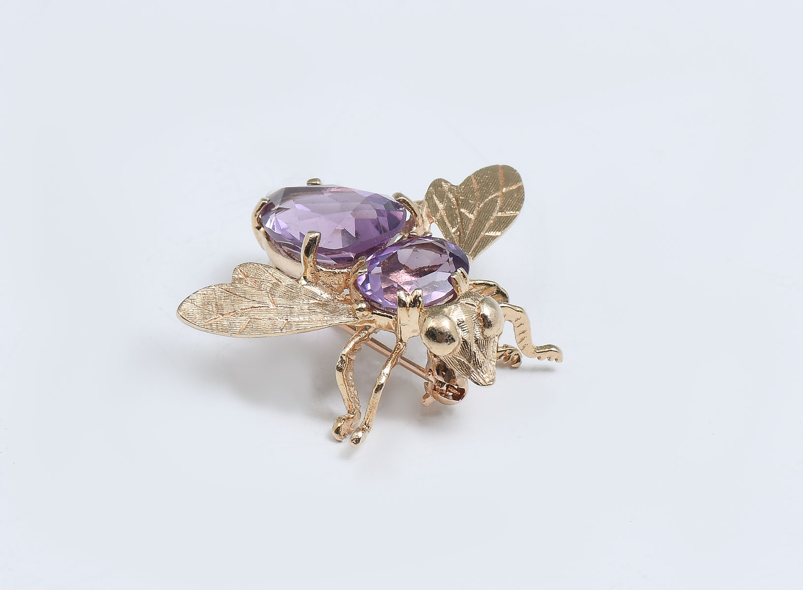 14K 5 00 CTW AMETHYST BEE PIN  36c13a