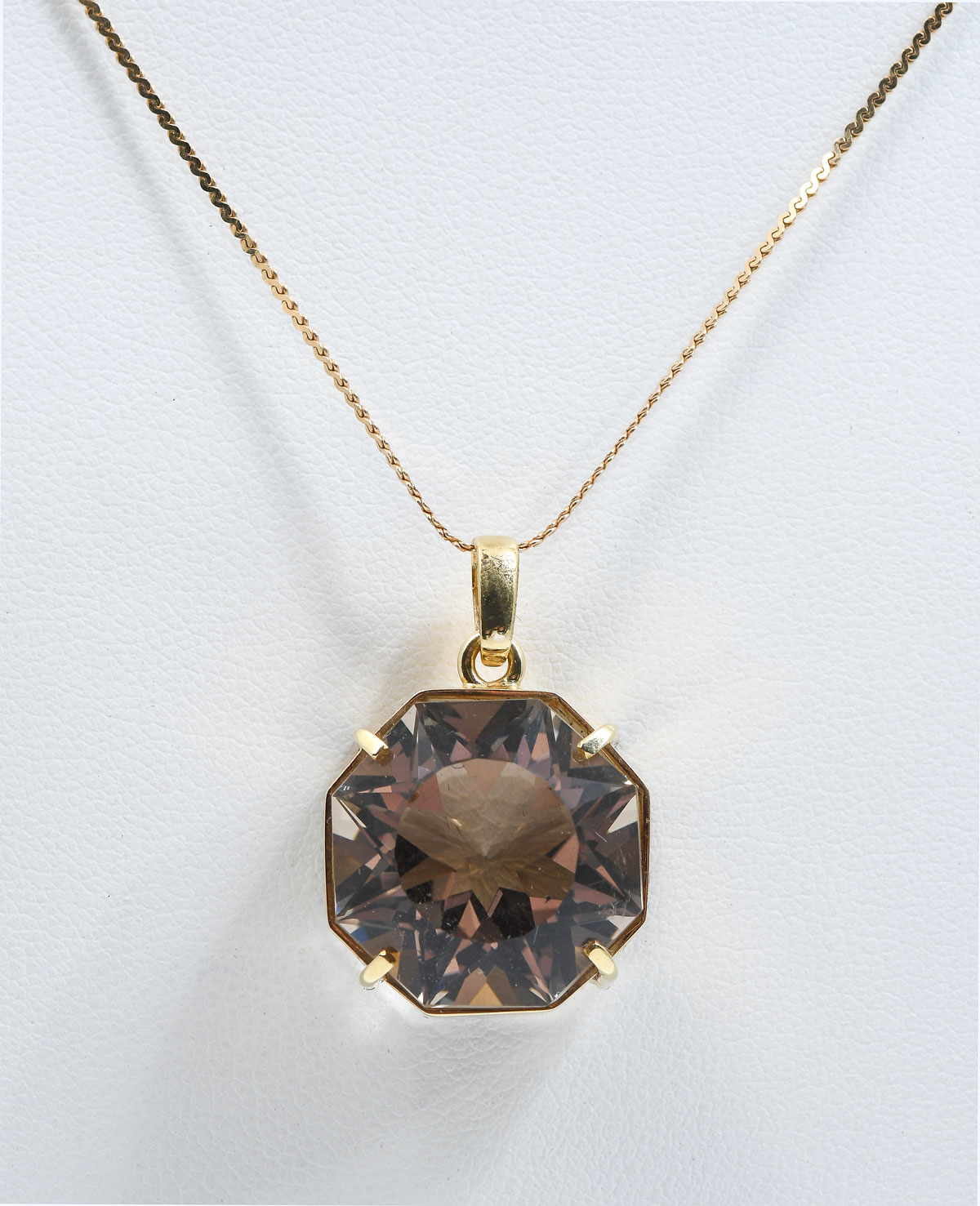 14K SMOKY QUARTZ PENDANT: 14K yellow