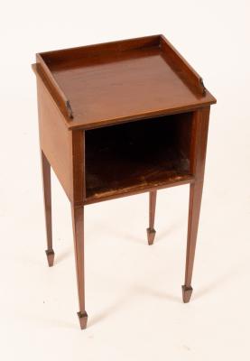 An Edwardian mahogany bedside pot