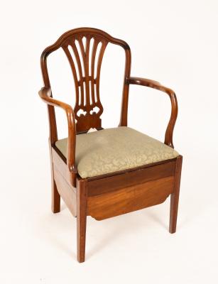 A George III commode chair 36c190