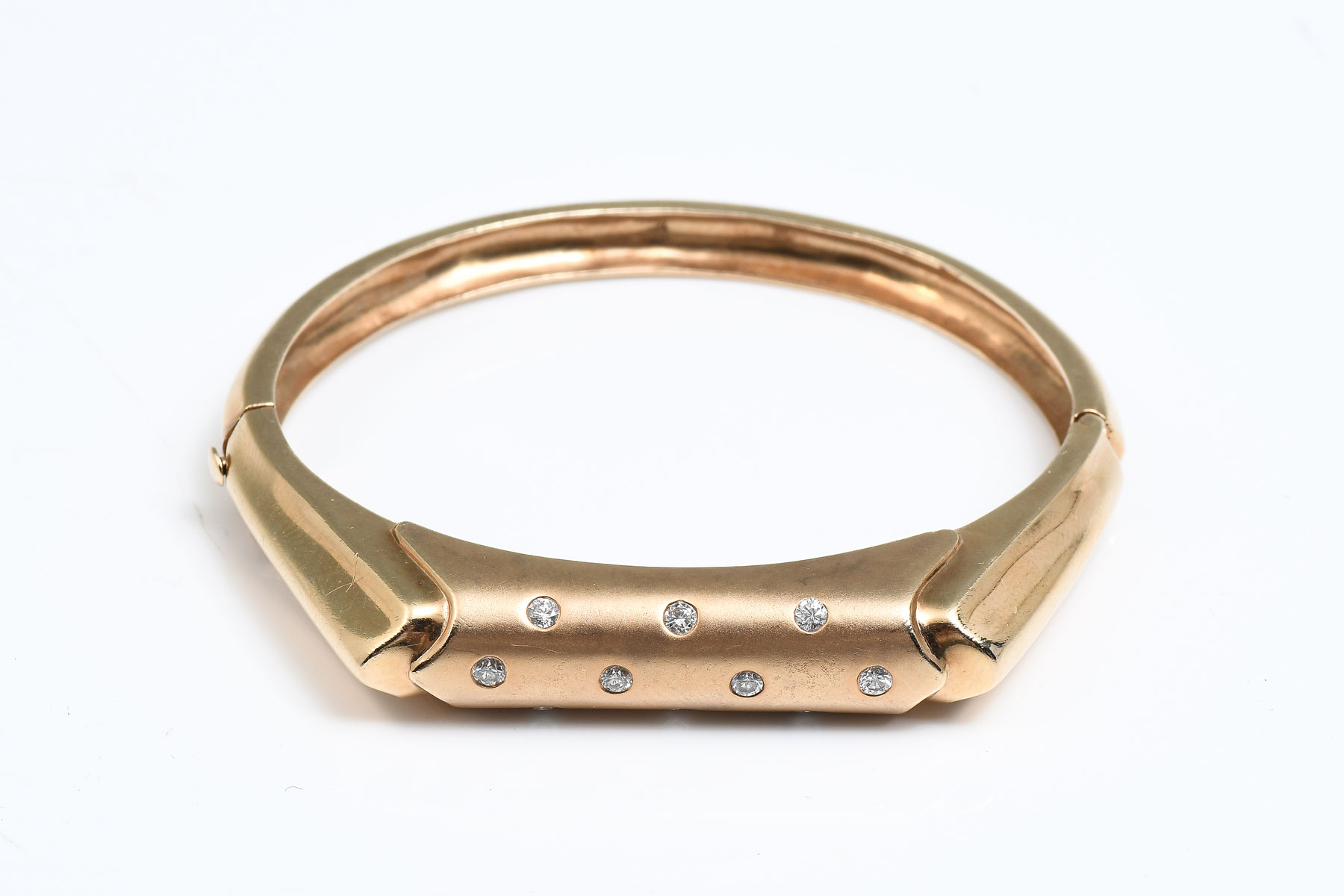 14K HINGED DIAMOND BANGLE This 36c19d