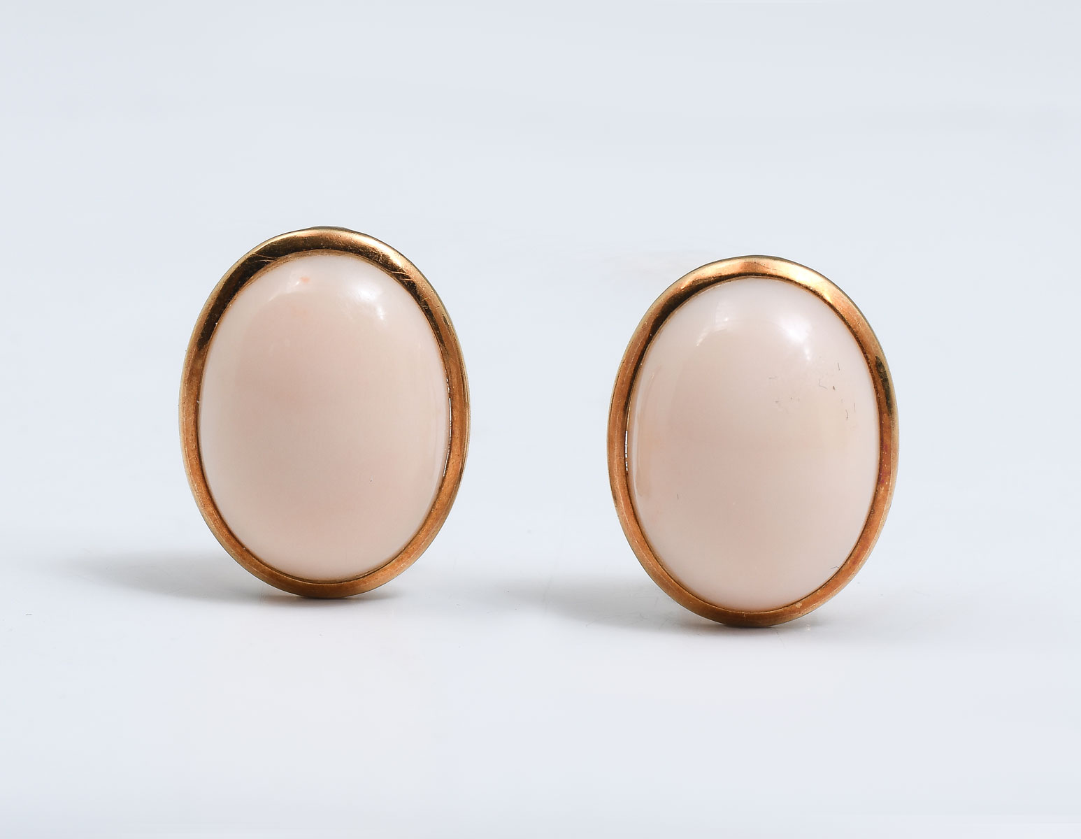 18K PINK CORAL CABOCHON EARRINGS: