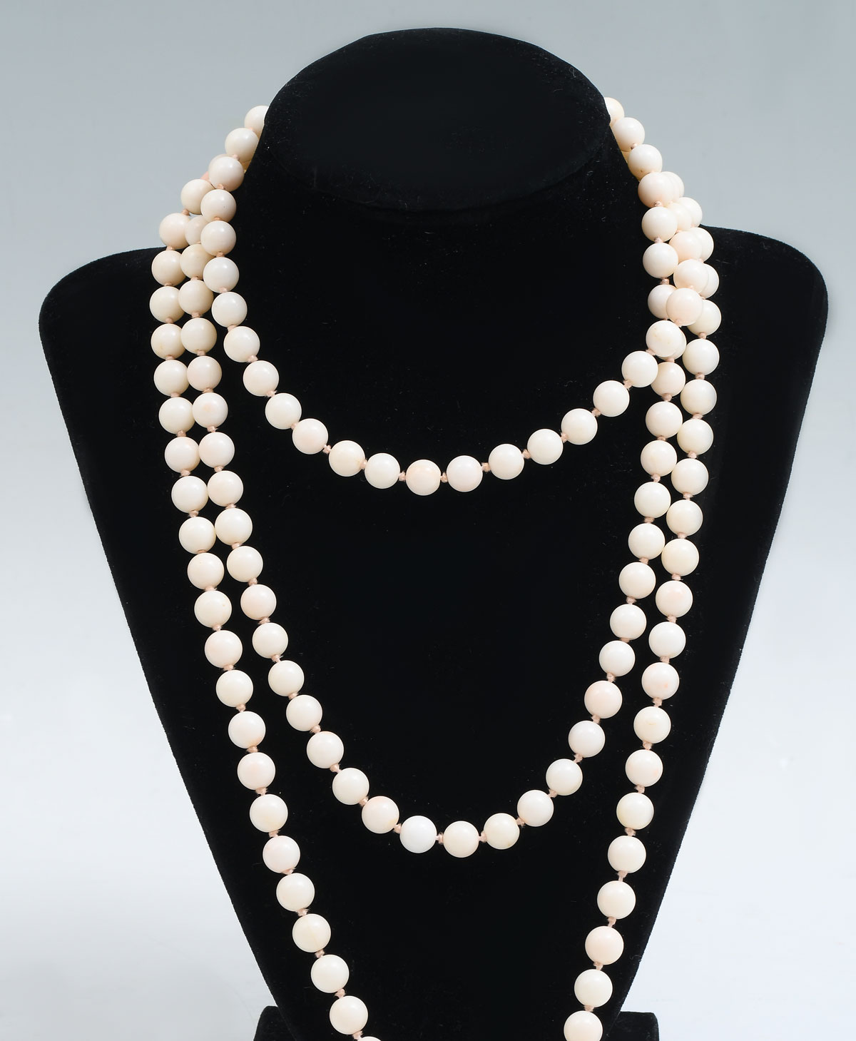 64 CORAL BEAD NECKLACE WITH 18K 36c1bc