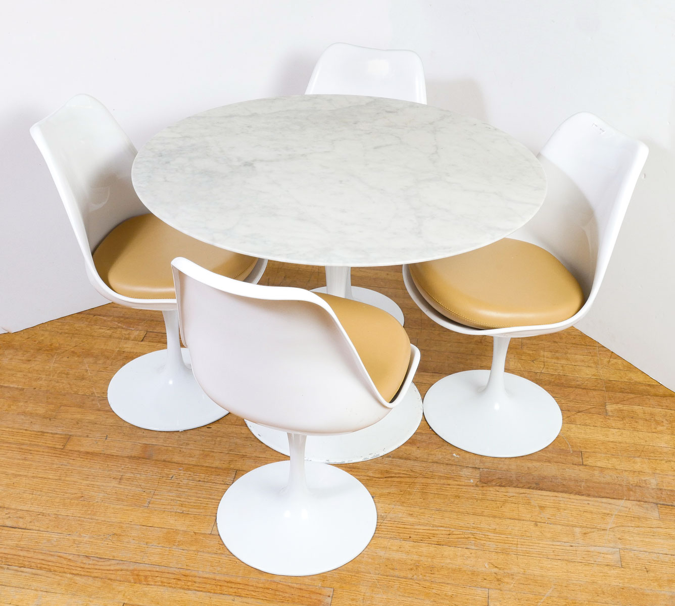 KNOLL STYLE MARBLE TOP TULIP TABLE