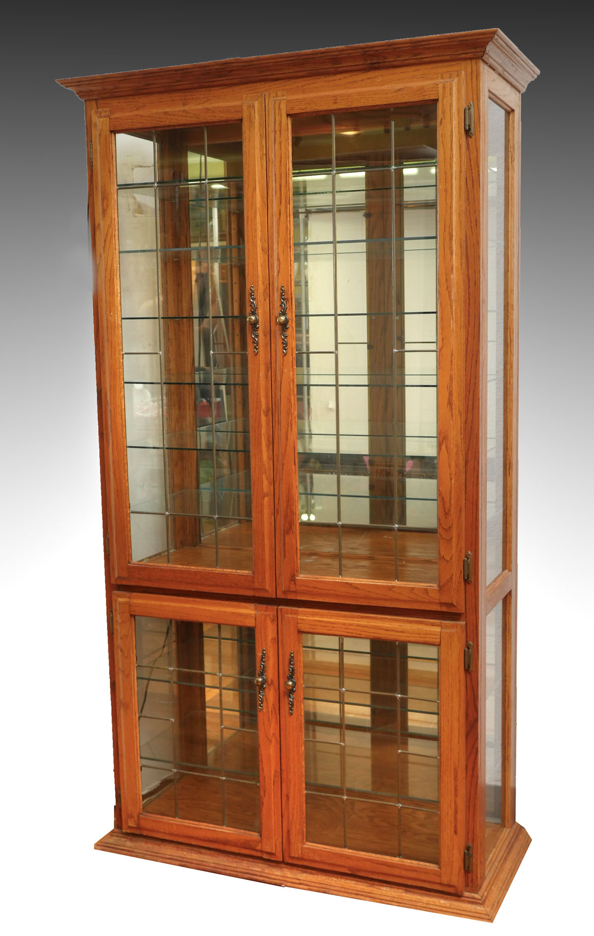 GOLDEN OAK DISPLAY CASE Oak framed  36c33b