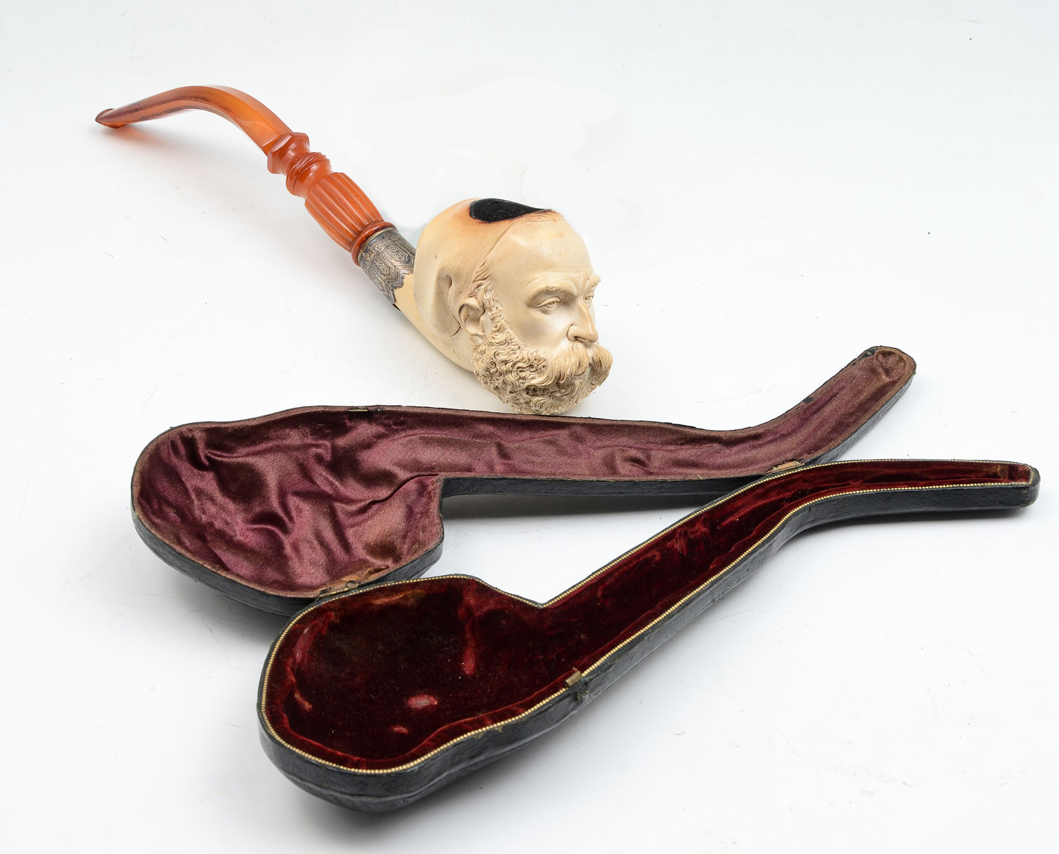 CASED MEERSCHAUM PIPE WITH BEARDED 36c454