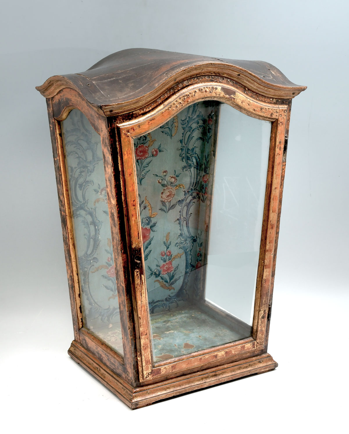 EARLY ITALIAN GILT WALL VITRINE  36c525