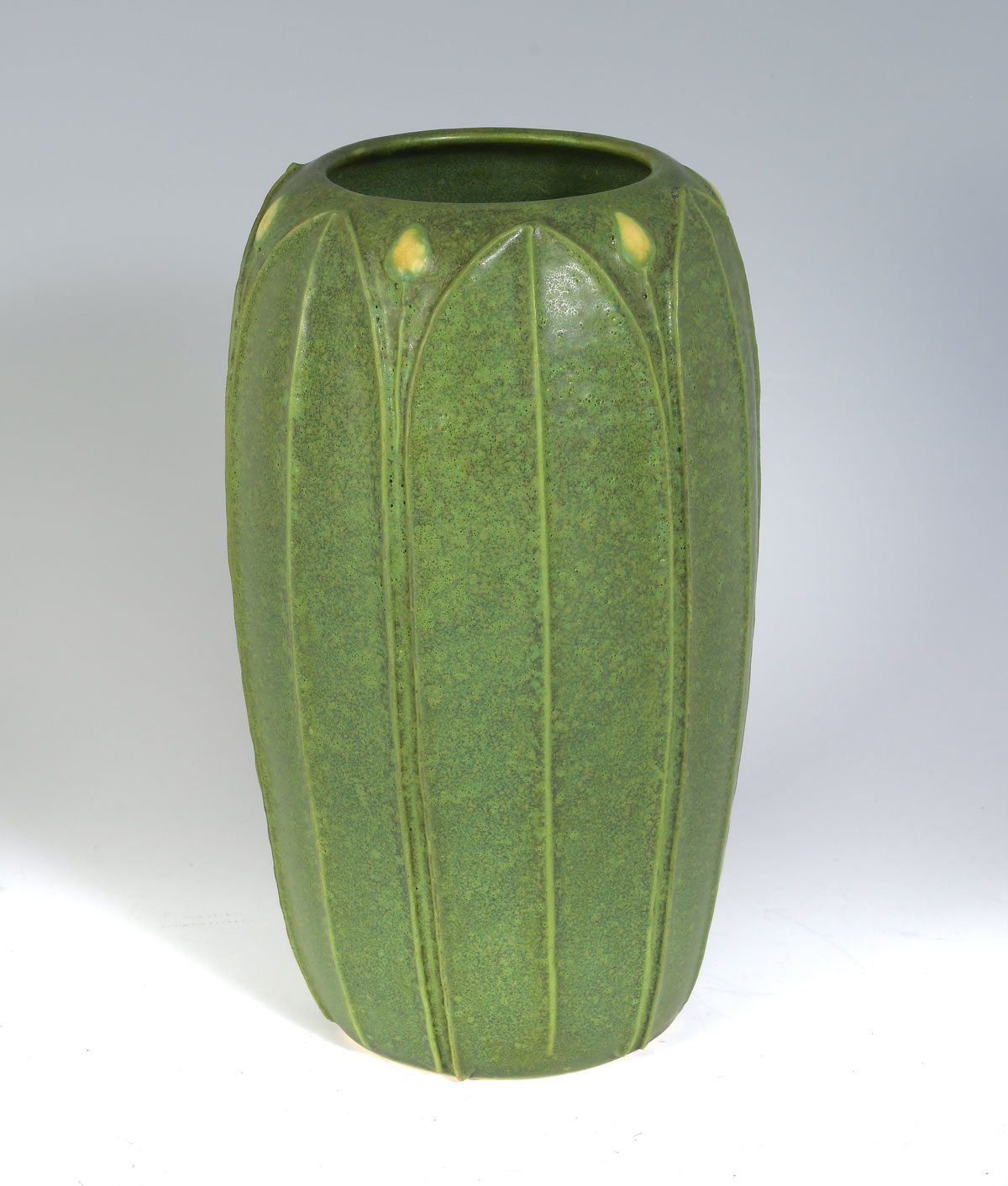 ARTS CLAY CO POTTERY GREEN VASE  36c6ed