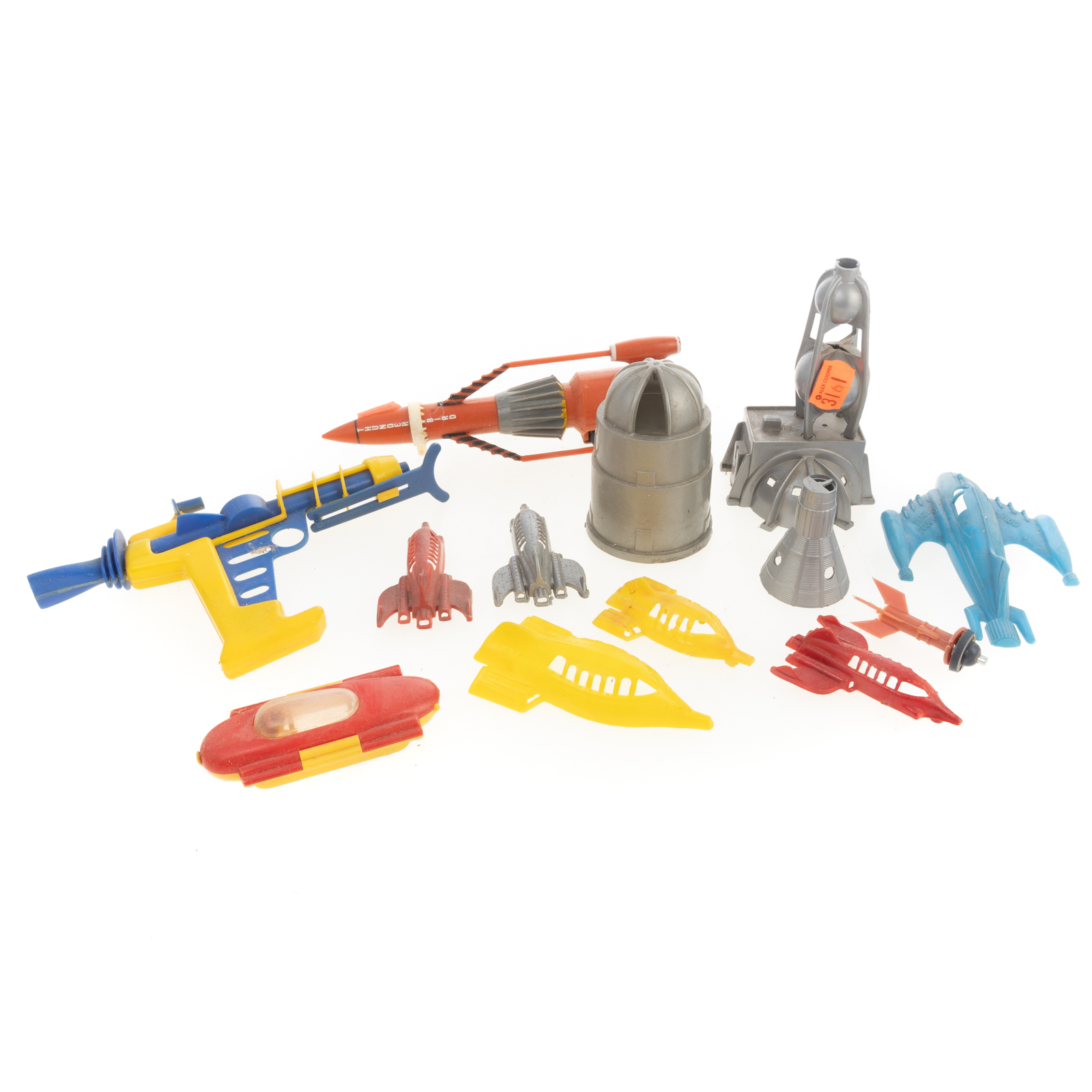 ASSORTMENT OF PLASTIC SPACE SCIENCE 36a087