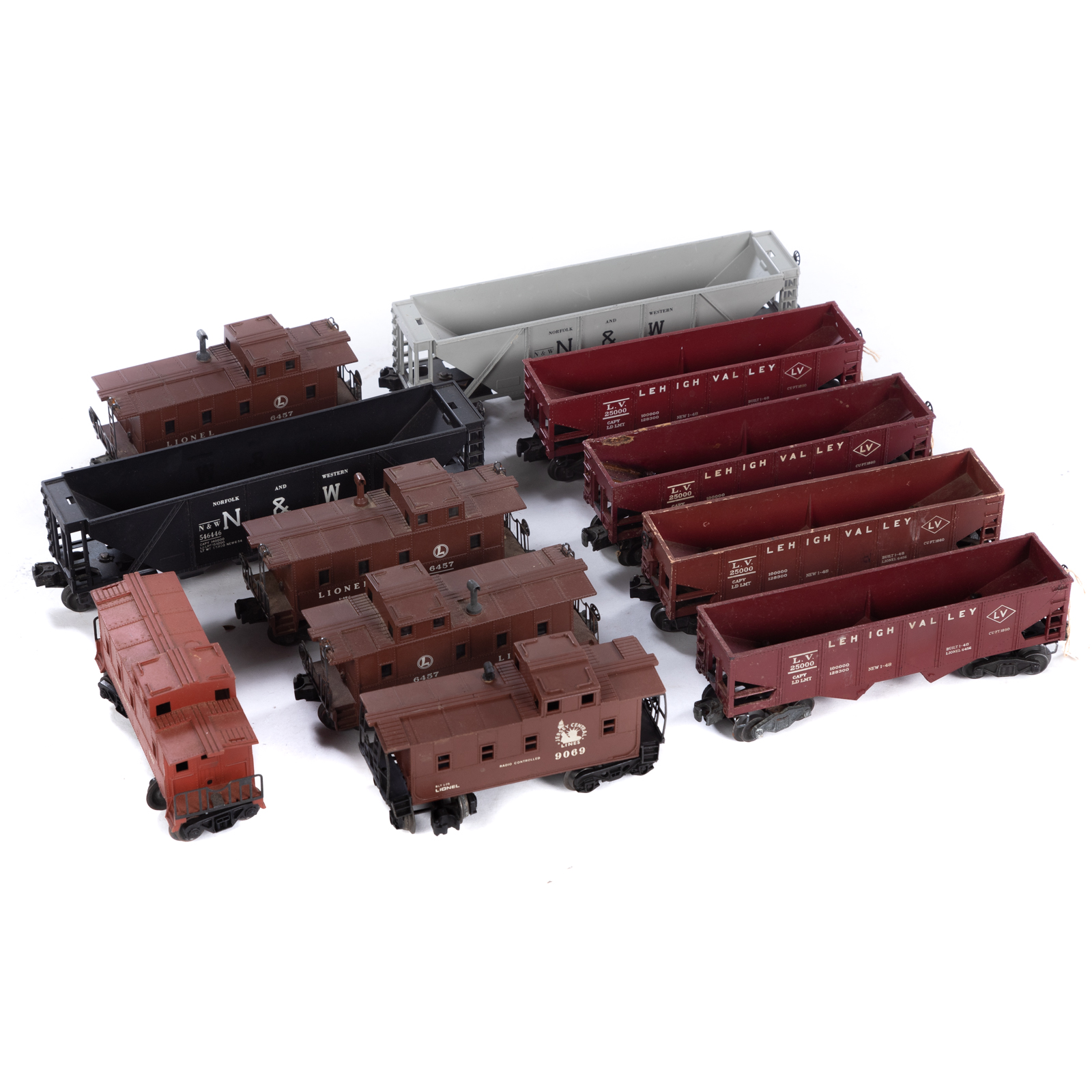 11 ASSORTED LIONEL FREIGHT CARS 36a155